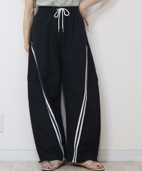 DISKEEN SURE(ディスキーンシュアー)の「トレンド感抜群【絶妙脚長見えラインデザイン】2WAY カーブパンツ バレルレッグパンツ シャカパン(その他パンツ・レディース・オフホワイト/ブラック/グレー/ネイビー・フリー)」の3枚目の写真