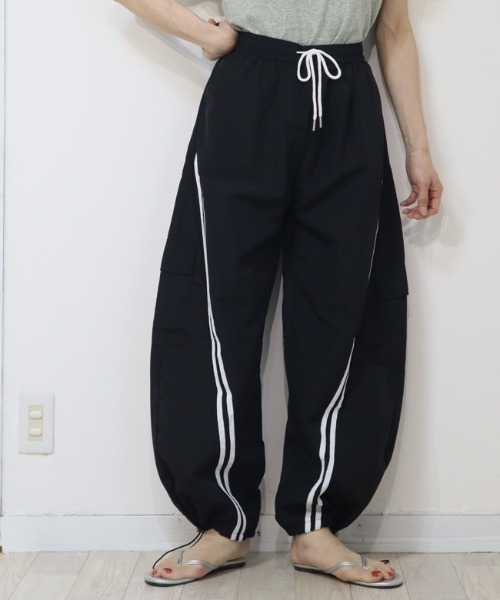 DISKEEN SURE(ディスキーンシュアー)の「トレンド感抜群【絶妙脚長見えラインデザイン】2WAY カーブパンツ バレルレッグパンツ シャカパン(その他パンツ・レディース・オフホワイト/ブラック/グレー/ネイビー・フリー)」の20枚目の写真