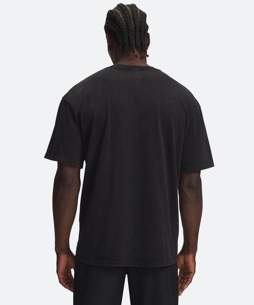 UNDER ARMOUR(アンダーアーマー)の「UAヘビーウェイト オーバーサイズ ウォッシュ ショートスリーブ Tシャツ(ライフスタイル/メンズ)(Tシャツ/カットソー・メンズ・ブラック系・L/XL/M/3XL/2XL)」の2枚目の写真