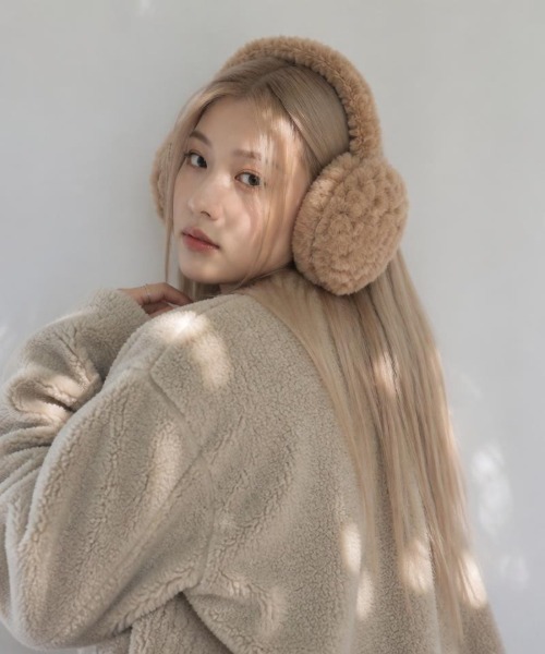 Burner(バーナー)の「【Caburu(カブル)】折りたたみ式 もこもこ フェイクファーイヤーマフ cab-earmuffs-3-7(イヤーマフ・レディース・グレー/ブラウン/ベージュ/ブラック/ホワイト・FREE)」の5枚目の写真