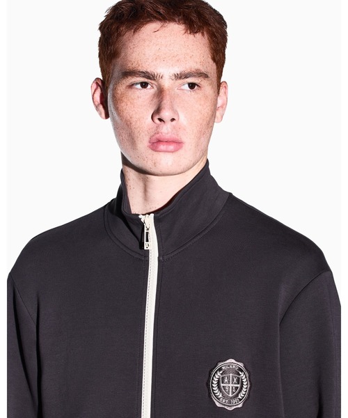 ARMANI EXCHANGE（アルマーニエクスチェンジ）の「【A|X アルマーニ エクスチェンジ】CO エンブレムロゴ スタンドカラー ジップアップスウェットシャツ（スウェット・メンズ・チャコールグレー・X-SMALL/X-LARGE/SMALL/MEDIUM/LARGE）」の4枚目の写真