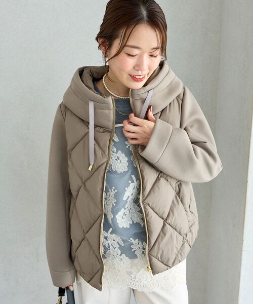le.coeur blanc(ルクールブラン)の「カットボンディング×スムースタフタショートブルゾン(ブルゾン・レディース・ブラック/ブラウン/オフホワイト/グレイッシュベージュ・40/38)」の3枚目の写真