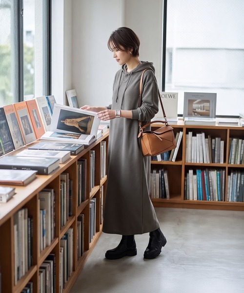 STYLE DELI（スタイルデリ）の「【DELI by】一枚で決まるフード付きマキシワンピース（ワンピース・レディース・ブラック/ベージュ/グレー・M）」の3枚目の写真
