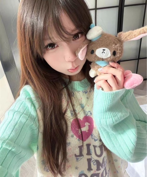 ViViDAY(ビビデー)の「配色ラグランスリーブ ドッグプリントニットプルオーバー(ニット/セーター・レディース・イエロー/ミント/ピンク/パープル・M)」の5枚目の写真