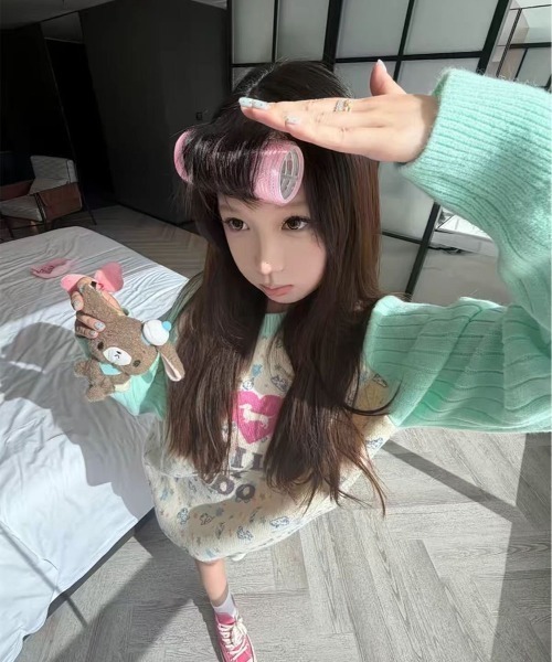 ViViDAY(ビビデー)の「配色ラグランスリーブ ドッグプリントニットプルオーバー(ニット/セーター・レディース・イエロー/ミント/ピンク/パープル・M)」の6枚目の写真