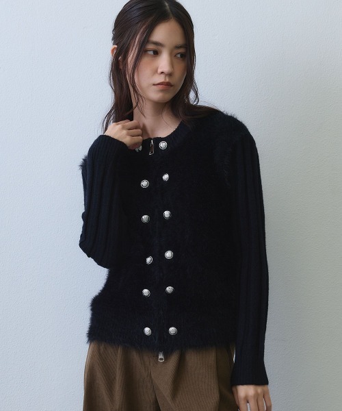 Clum（クルム）の「shaggy double button rib knit top / シャギーリブダブルボタンニットトップス（ニット/セーター・レディース・ブラック/アイボリー・FREE）」の4枚目の写真