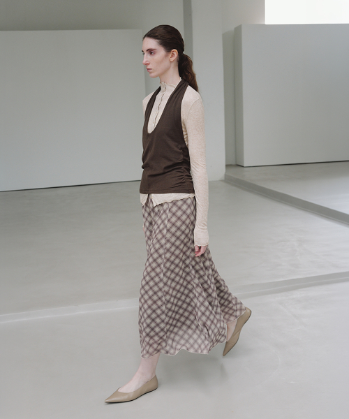 MOHAN（モハン）の「TIF DIAGONAL CHECK FLARE SKIRT_2COLORS（スカート・レディース・ダークブラウン/ベージュ・SMALL/MEDIUM/LARGE）」の4枚目の写真