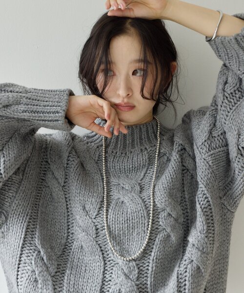 DISCOAT(ディスコート)の「【Noka】BIGケーブルハイネックニット《WEB限定》(ニット/セーター・レディース・グレー/レッド/アイボリー・FREE)」の2枚目の写真