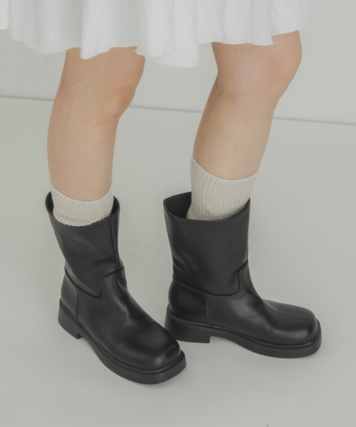 KBF(ケイビーエフ)の「ワイドミドルブーツ(ブーツ・レディース・ブラック/ダークブラウン・SMALL/LARGE/MEDIUM)」の3枚目の写真