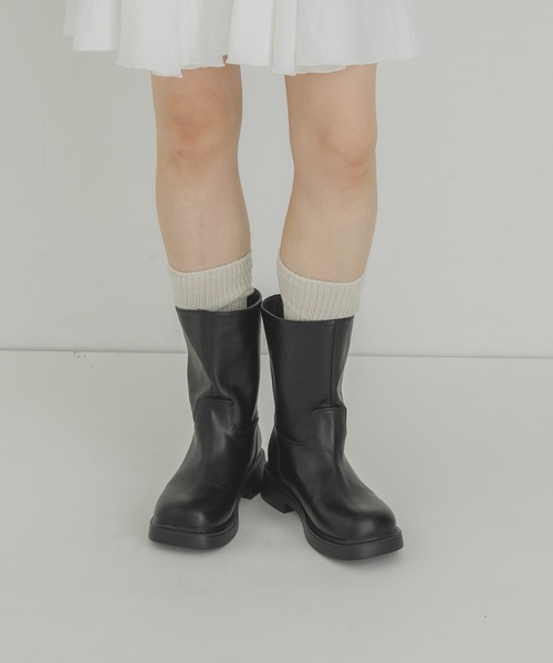 KBF(ケイビーエフ)の「ワイドミドルブーツ(ブーツ・レディース・ブラック/ダークブラウン・SMALL/LARGE/MEDIUM)」の4枚目の写真