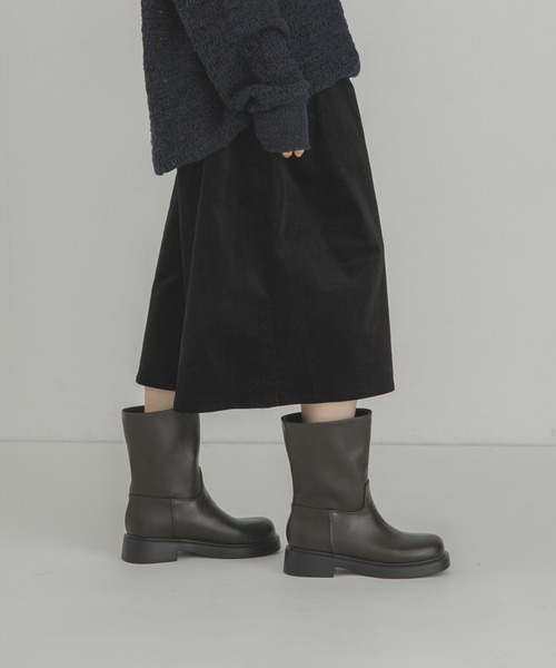 KBF(ケイビーエフ)の「ワイドミドルブーツ(ブーツ・レディース・ブラック/ダークブラウン・SMALL/LARGE/MEDIUM)」の14枚目の写真