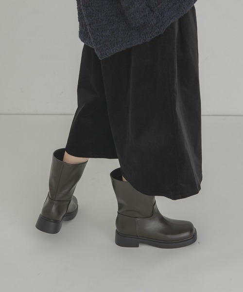 KBF(ケイビーエフ)の「ワイドミドルブーツ(ブーツ・レディース・ブラック/ダークブラウン・SMALL/LARGE/MEDIUM)」の15枚目の写真