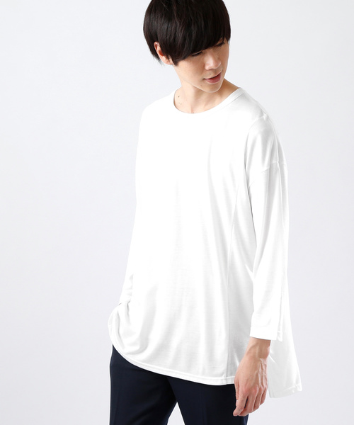 MONO-MART（モノマート）の「オーバーサイズドロップショルダー サイドスリット ヘムラインカットソー/TRストレッチ（Tシャツ/カットソー・メンズ・ライトグレー/ダークネイビー/オフホワイト/ブラック/チャコール/ベージュ/ボルドー/インディゴブルー・FREE）」の2枚目の写真