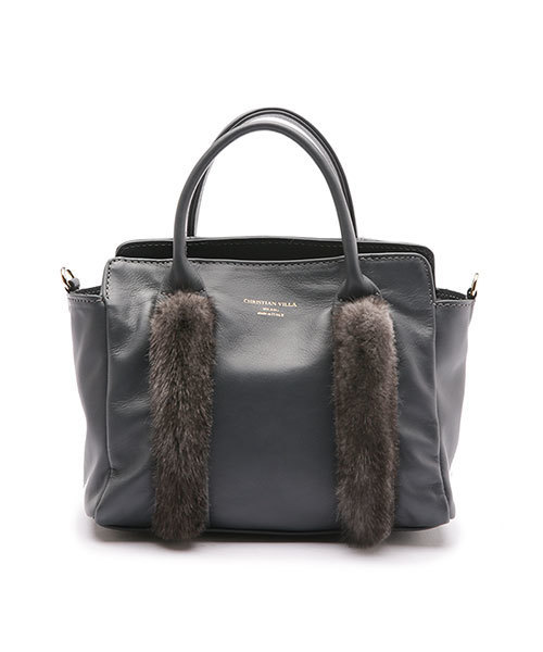 CHRISTIAN VILLA（クリスチャンヴィラ）の「【InRed　11月号掲載】【steady. 10月号掲載】 CHRISTIAN VILLA/ファー付２WAYショルダー（ショルダーバッグ・レディース・ベージュ/グレー系その他/グレー・FREE）」の4枚目の写真