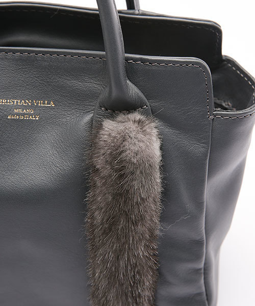CHRISTIAN VILLA（クリスチャンヴィラ）の「【InRed　11月号掲載】【steady. 10月号掲載】 CHRISTIAN VILLA/ファー付２WAYショルダー（ショルダーバッグ・レディース・ベージュ/グレー系その他/グレー・FREE）」の11枚目の写真