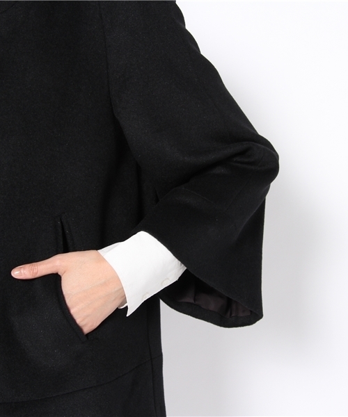 allureville（アルアバイル）の「アンゴラビーバーケープ（ポンチョ・レディース・ブラック/ベージュ・FREE）」の9枚目の写真