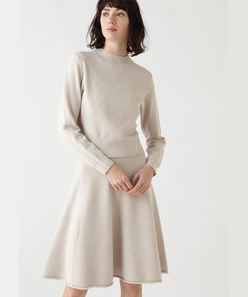 JILL STUART(ジルスチュアート)の「◆ポーラ セットアップニットワンピース(ニット/セーター・レディース・ベージュ/ネイビー・2/0)」の2枚目の写真