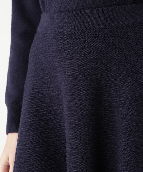 JILL STUART(ジルスチュアート)の「◆ポーラ セットアップニットワンピース(ニット/セーター・レディース・ベージュ/ネイビー・2/0)」の9枚目の写真