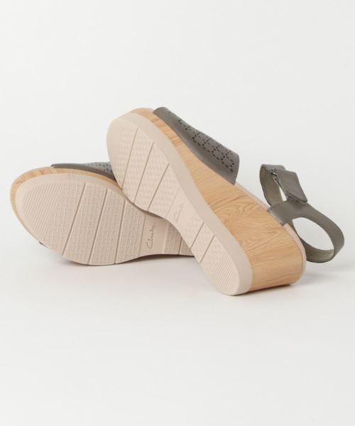 Clarks（クラークス）の「Cammy Glory / キャミーグローリー (オリーブレザー)（サンダル・レディース・グリーン・4/6/5/5.5/4.5/3.5/3）」の3枚目の写真