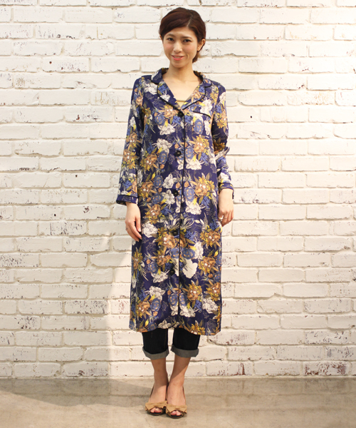 mystic（ミスティック）の「植物プリントシャツワンピース（ワンピース・レディース・オフホワイト/ネイビー・FREE）」の4枚目の写真