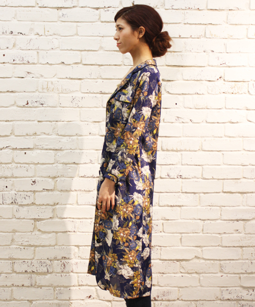 mystic（ミスティック）の「植物プリントシャツワンピース（ワンピース・レディース・オフホワイト/ネイビー・FREE）」の3枚目の写真