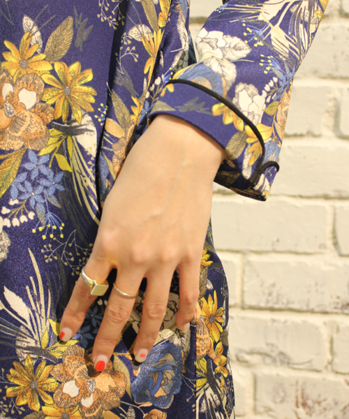 mystic（ミスティック）の「植物プリントシャツワンピース（ワンピース・レディース・オフホワイト/ネイビー・FREE）」の5枚目の写真