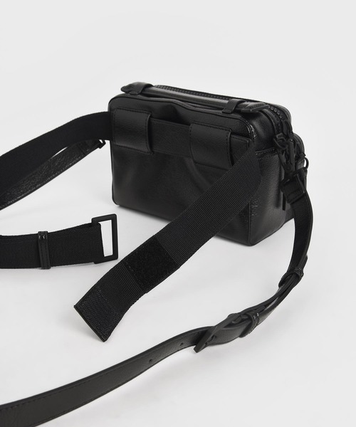CHARLES & KEITH（チャールズ & キース）の「ダブルジップバッグ / Double Zip Bag（ショルダーバッグ・レディース・レッド系その他/ブラック/ホワイト/ブルー系その他3・S）」の11枚目の写真