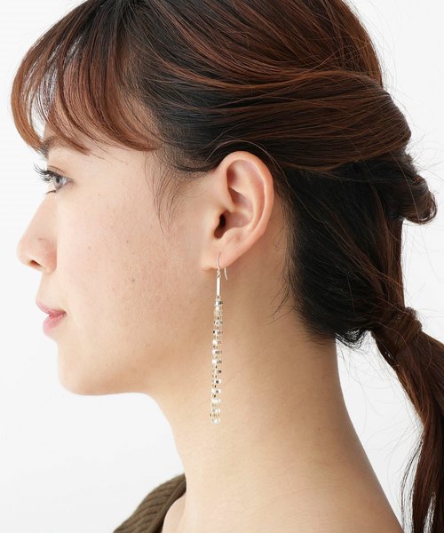 COCOSHNIK(ココシュニック)の「K10フラワークロスタッセル フックピアス(ピアス(両耳用)・レディース・ホワイト系その他7・00)」の7枚目の写真