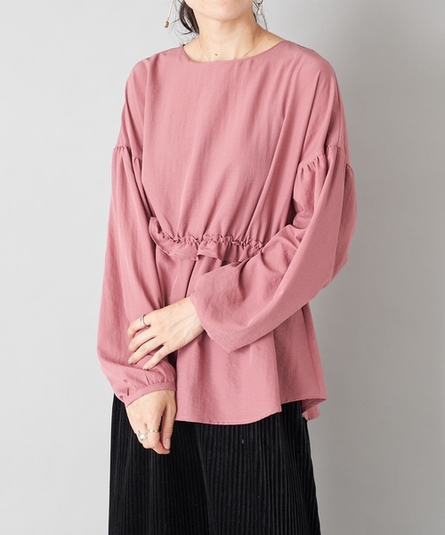 Chez toi(シェトワ)の「【程よい光沢感が上品】ウエストフリルペプラムサテンブラウス(シャツ/ブラウス)」|ピンク