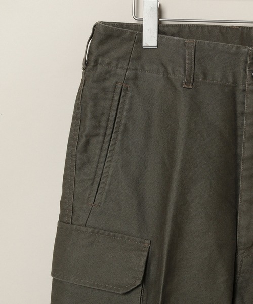 ADAM ET ROPE'(アダムエロペ)の「高密度モールスキン カーゴパンツ(その他パンツ・メンズ・ベージュ/カーキ・M/L)」の4枚目の写真