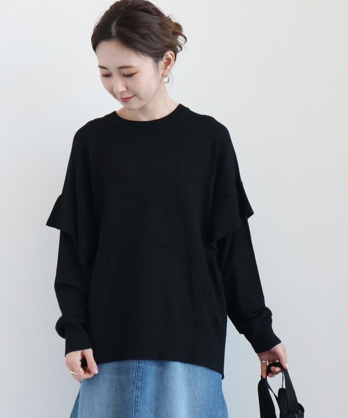 AMERICAN HOLIC（アメリカンホリック）の「ショルダーフリルニットプルオーバー ＊（ニット/セーター・レディース・ブラック/ブルー/ライトベージュ・FREE）」の2枚目の写真