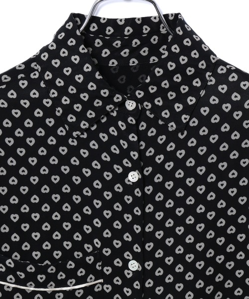 ADAM ET ROPE'（アダムエロペ）の「【セットアップ対応】ハートプリントシャツ（シャツ/ブラウス・レディース・ブラック・FREE）」の2枚目の写真