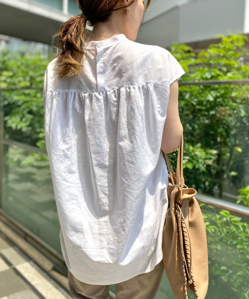 RIVE DROITE（リヴドロワ）の「大人に嬉しい二の腕カバー　オーバーフレンチブラウス（シャツ/ブラウス・レディース・オフホワイト/ブラック/サックスブルー・FREE）」の2枚目の写真