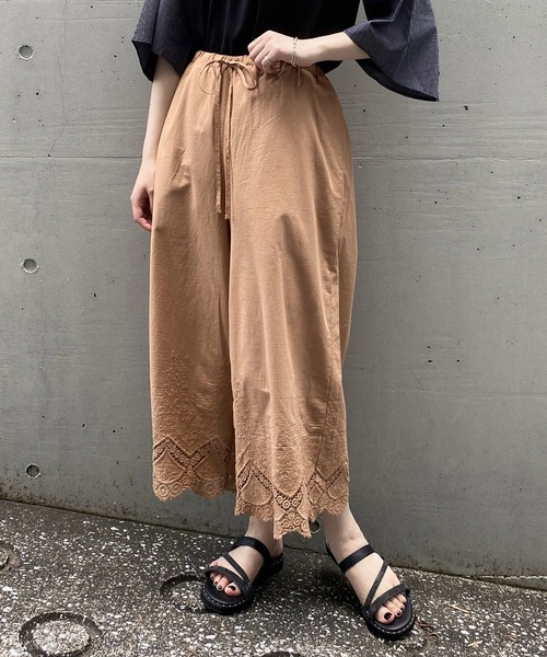 AS KNOW AS de base（アズノゥアズドゥバズ）の「楽しむコーデ刺繍パンツ　マスクセット（その他パンツ・レディース・ホワイト/ブラック/ブラウン・FREE）」の3枚目の写真