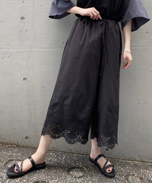 AS KNOW AS de base（アズノゥアズドゥバズ）の「楽しむコーデ刺繍パンツ　マスクセット（その他パンツ・レディース・ホワイト/ブラック/ブラウン・FREE）」の2枚目の写真