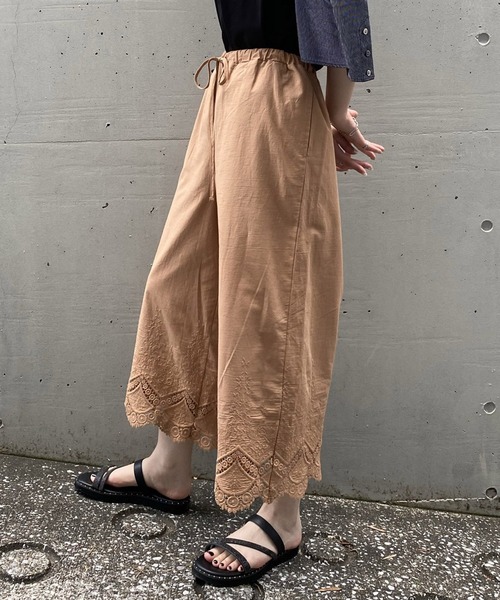 AS KNOW AS de base（アズノゥアズドゥバズ）の「楽しむコーデ刺繍パンツ　マスクセット（その他パンツ・レディース・ホワイト/ブラック/ブラウン・FREE）」の13枚目の写真