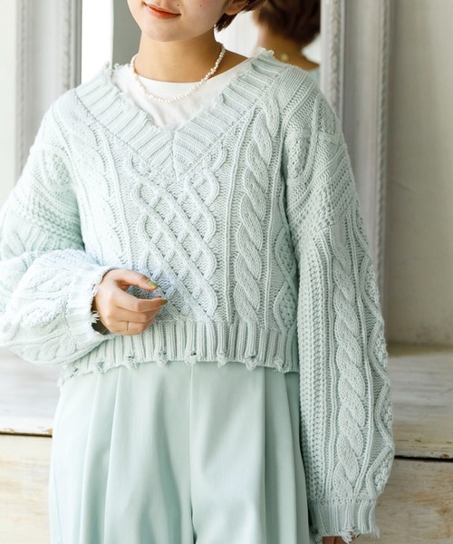 SLURR（スラ―）の「ダメージケーブルショート丈ニット（ニット/セーター・レディース・ライトブルー/オフホワイト/ラベンダー・FREE）」の3枚目の写真