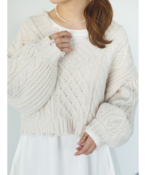 SLURR（スラ―）の「ダメージケーブルショート丈ニット（ニット/セーター・レディース・ライトブルー/オフホワイト/ラベンダー・FREE）」の16枚目の写真