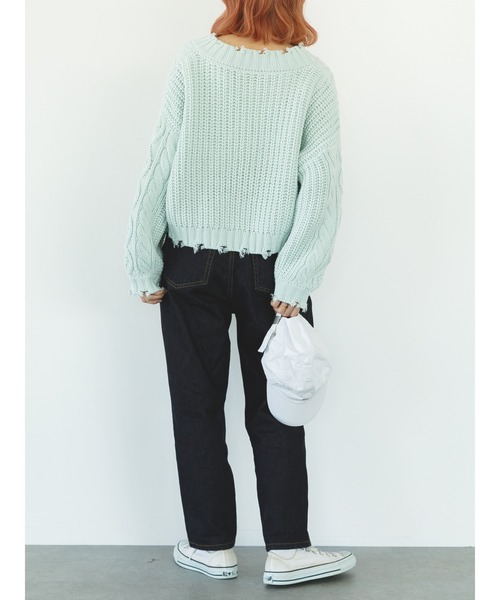 SLURR（スラ―）の「ダメージケーブルショート丈ニット（ニット/セーター・レディース・ライトブルー/オフホワイト/ラベンダー・FREE）」の5枚目の写真