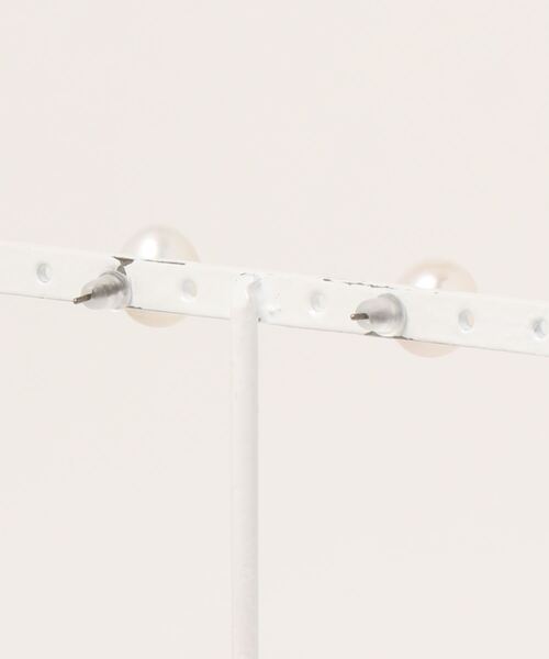 NATURAL BEAUTY BASIC（ナチュラルビューティーベーシック）の「タンスイバロックパールピアス（ピアス（両耳用）・レディース・シルバー・ﾌﾘ-）」の2枚目の写真