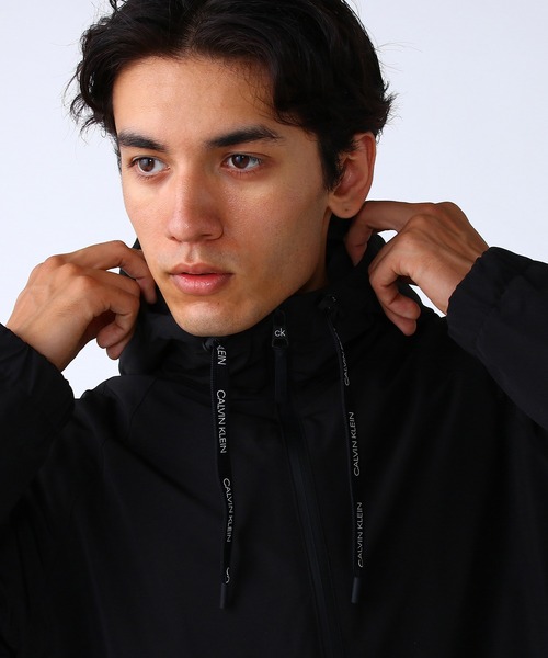 Calvin Klein(カルバン・クライン)の「テクニカル フーデッド ジャケット(その他アウター・メンズ・ブラック・S/M/L/XL)」の8枚目の写真