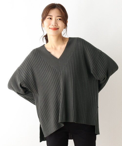 SHOO・LA・RUE（シューラルー）の「◆ゆるリブVネックニット（ニット/セーター・レディース・アイボリー/ライトパープル/グレー系その他/サンドベージュ・00）」の2枚目の写真