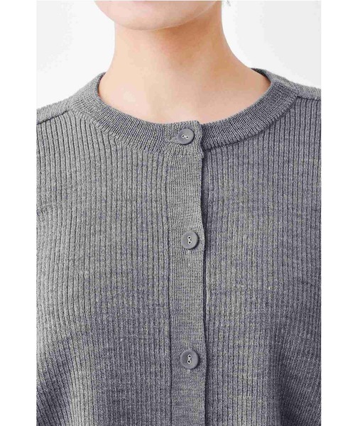 MEDE19F（メデジュウキュウ）の「ＭＥＤＥ１９Ｆ　高山都さんコラボ　マイベーシックニットカーディガン（カーディガン/ボレロ・レディース・グレー/レッド・MEDIUM/LARGE/X-LARGE/XX-LARGE）」の16枚目の写真