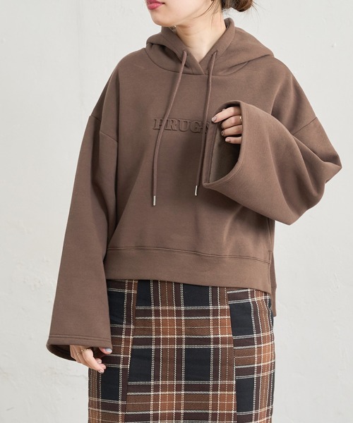 natural couture（ナチュラルクチュール）の「あおいさんコラボエンボスロゴフレア袖パーカー（パーカー・レディース・ブラウン/ピンクベージュ/スミクロ/ライトベージュ・FREE）」の13枚目の写真