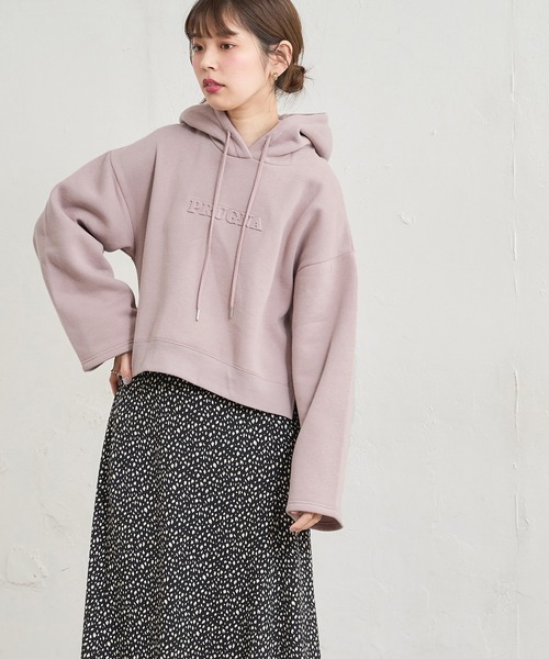 natural couture（ナチュラルクチュール）の「あおいさんコラボエンボスロゴフレア袖パーカー（パーカー・レディース・ブラウン/ピンクベージュ/スミクロ/ライトベージュ・FREE）」の8枚目の写真