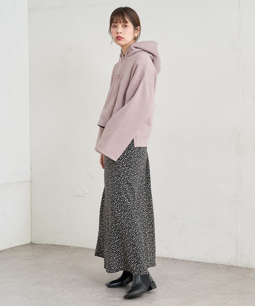 natural couture（ナチュラルクチュール）の「あおいさんコラボエンボスロゴフレア袖パーカー（パーカー・レディース・ブラウン/ピンクベージュ/スミクロ/ライトベージュ・FREE）」の14枚目の写真