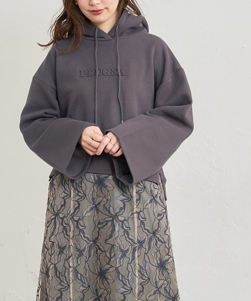 natural couture（ナチュラルクチュール）の「あおいさんコラボエンボスロゴフレア袖パーカー（パーカー・レディース・ブラウン/ピンクベージュ/スミクロ/ライトベージュ・FREE）」の22枚目の写真