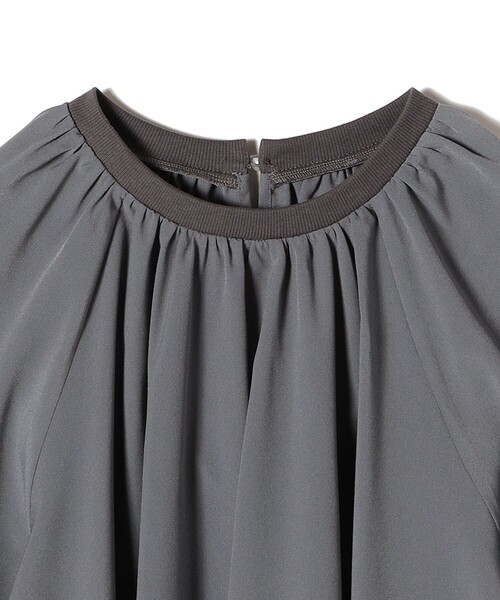 SHIPS（シップス）の「*〈洗濯機可能〉ジョーゼットリブドット/ソリッドブラウス◆（シャツ/ブラウス・レディース・チャコールグレー/ライトグレー/ブラック/ライトグリーン/ブラック系/ダークグリーン・ONE SIZE）」の7枚目の写真