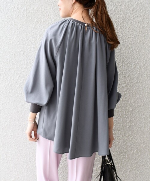 SHIPS（シップス）の「*〈洗濯機可能〉ジョーゼットリブドット/ソリッドブラウス◆（シャツ/ブラウス・レディース・チャコールグレー/ライトグレー/ブラック/ライトグリーン/ブラック系/ダークグリーン・ONE SIZE）」の21枚目の写真