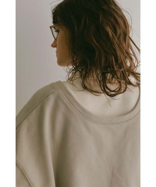 LA PEAU DE GEM（ラポドゥジェム）の「【LA PEAU DE GEM】plunging 2way roomy sweat（スウェット・レディース・ベージュ/グレー/アイボリー・FREE）」の11枚目の写真